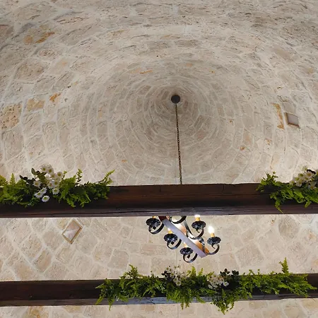 Antico Trullo Immerso Nella Campagna *