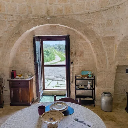 別荘 Antico Trullo Relax Nella Campagna Di アルベロベッロ